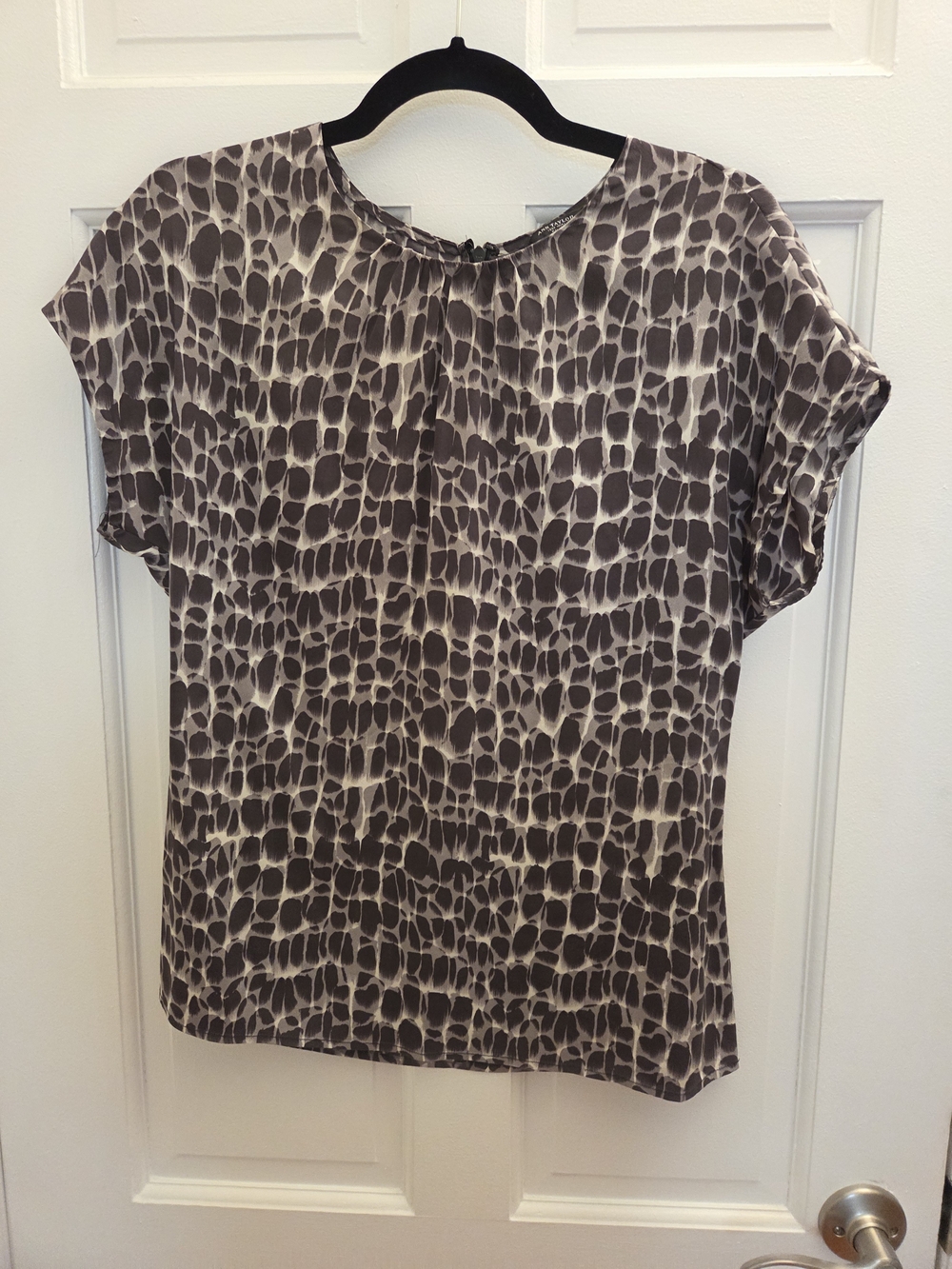 Ann Taylor Silk Grey And White Short-Sleeve Printed Blouse
